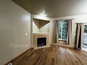 136 NE Miramar Cir in Bremerton, WA - Building Photo - Building Photo