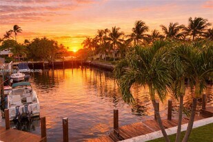 301 E McNab Rd in Pompano Beach, FL - Building Photo