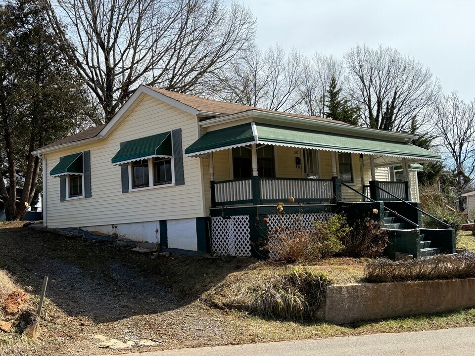 1122 Lanier St in Lynchburg, VA - Foto de edificio
