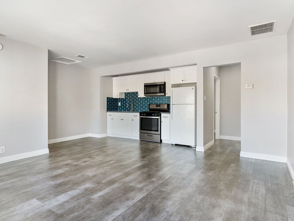 150 W Hillcrest Blvd, Unit 150 #4 in Inglewood, CA - Foto de edificio