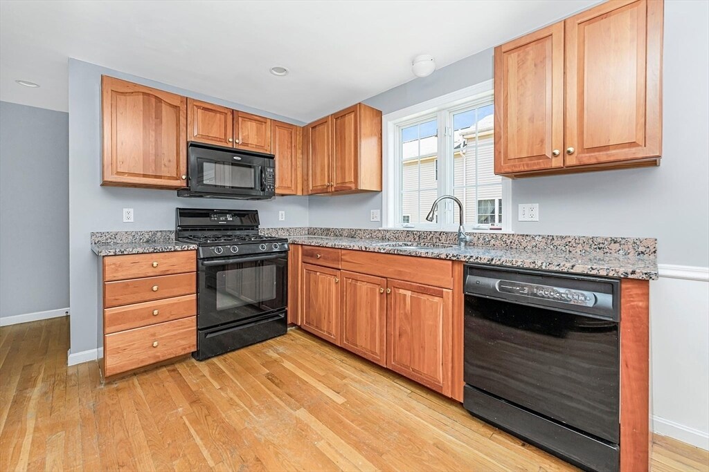 1005 Trapelo Rd in Waltham, MA - Building Photo