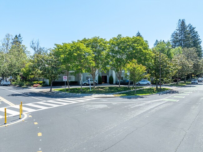 20 Willow Rd in Menlo Park, CA - Foto de edificio - Building Photo