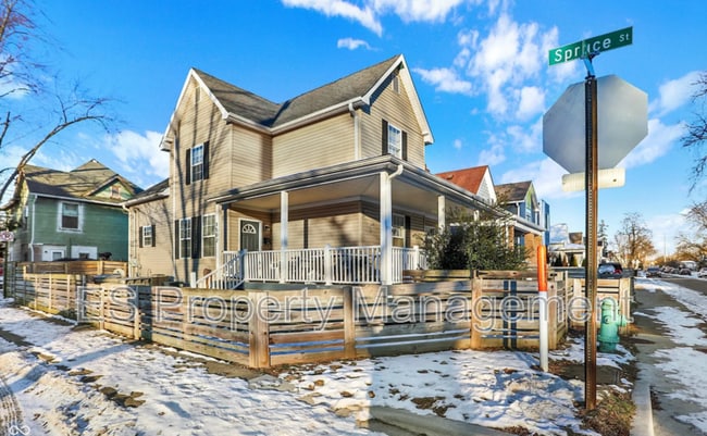 property at 1502 Lexington Ave