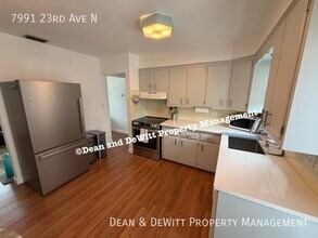 7991 23rd Ave N in St. Petersburg, FL - Building Photo - Building Photo