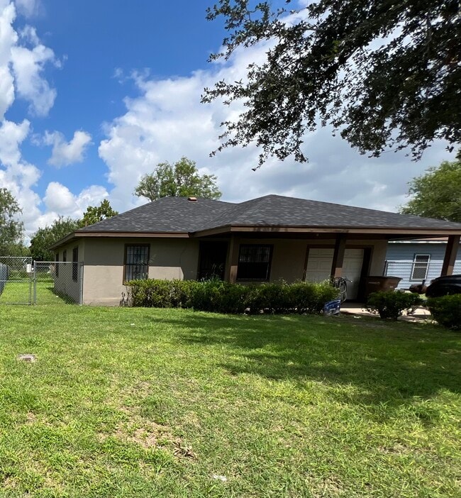 4101 E Lopez Dr