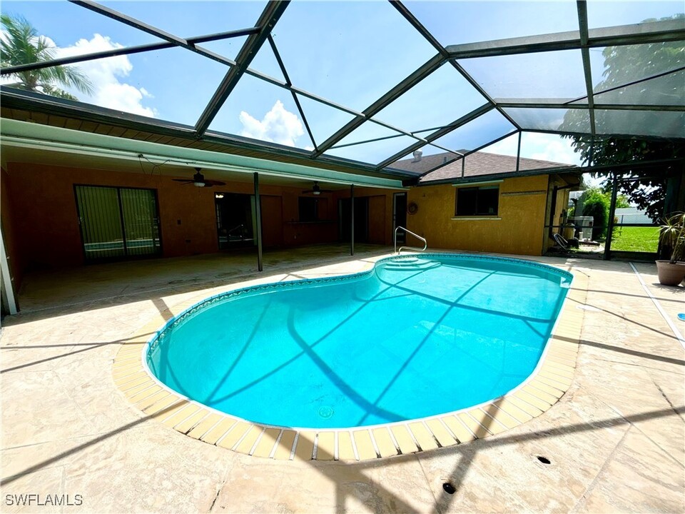 1728 SE 12th St in Cape Coral, FL - Building Photo