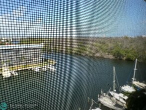 1523 E Hillsboro Blvd in Deerfield Beach, FL - Foto de edificio - Building Photo