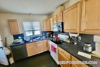 288 Boston Ave in Medford, MA - Foto de edificio - Building Photo