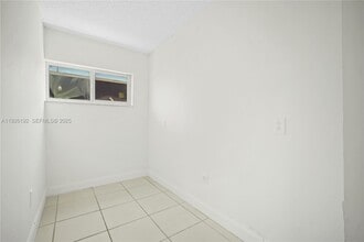 2622 NW 24th St in Miami, FL - Building Photo - Building Photo
