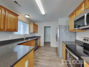 685 Winners Point in Whitsett, NC - Foto de edificio - Building Photo