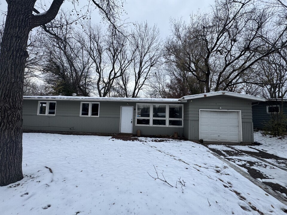 1313 SW Clontarf St in Topeka, KS - Building Photo