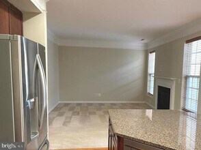 12313 Tanalian Falls Ln in Linton Hall, VA - Building Photo - Building Photo