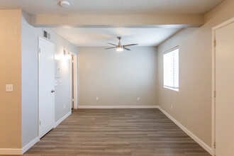 The Clifford in Mesa, AZ - Building Photo - Interior Photo