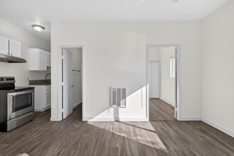 2212 Myrtle Ave, Unit 07 in Long Beach, CA - Building Photo - Building Photo