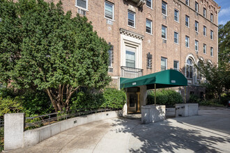 689 Fort Washington Ave in New York, NY - Building Photo - Building Photo