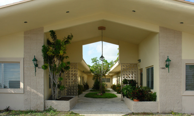 Arch Creek Apartments in North Miami, FL - Building Photo - Building Photo