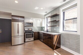 2222 W Palmer St in Chicago, IL - Building Photo - Building Photo