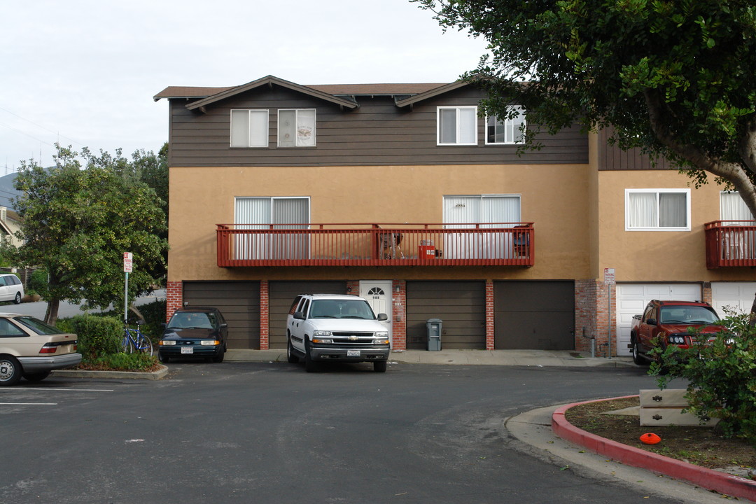 988 Sandra Ct in South San Francisco, CA - Foto de edificio