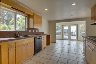 429 10th Ave W in Kirkland, WA - Building Photo - Building Photo