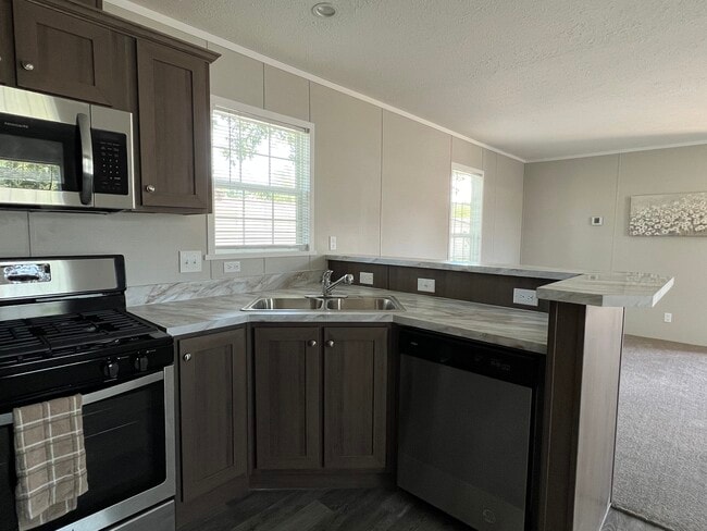 5172 Champagne Dr in Flint, MI - Building Photo - Building Photo