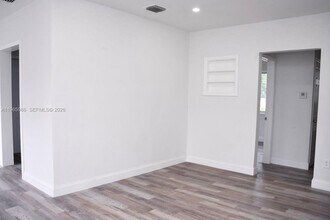 8201 Abbott Ave in Miami Beach, FL - Building Photo - Building Photo