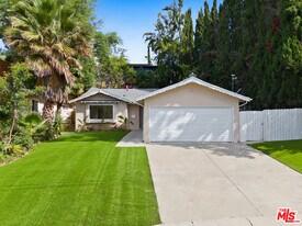 21817 Providencia St in Los Angeles, CA - Building Photo