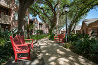 Encino Luxury Apartments in McAllen, TX - Foto de edificio - Building Photo