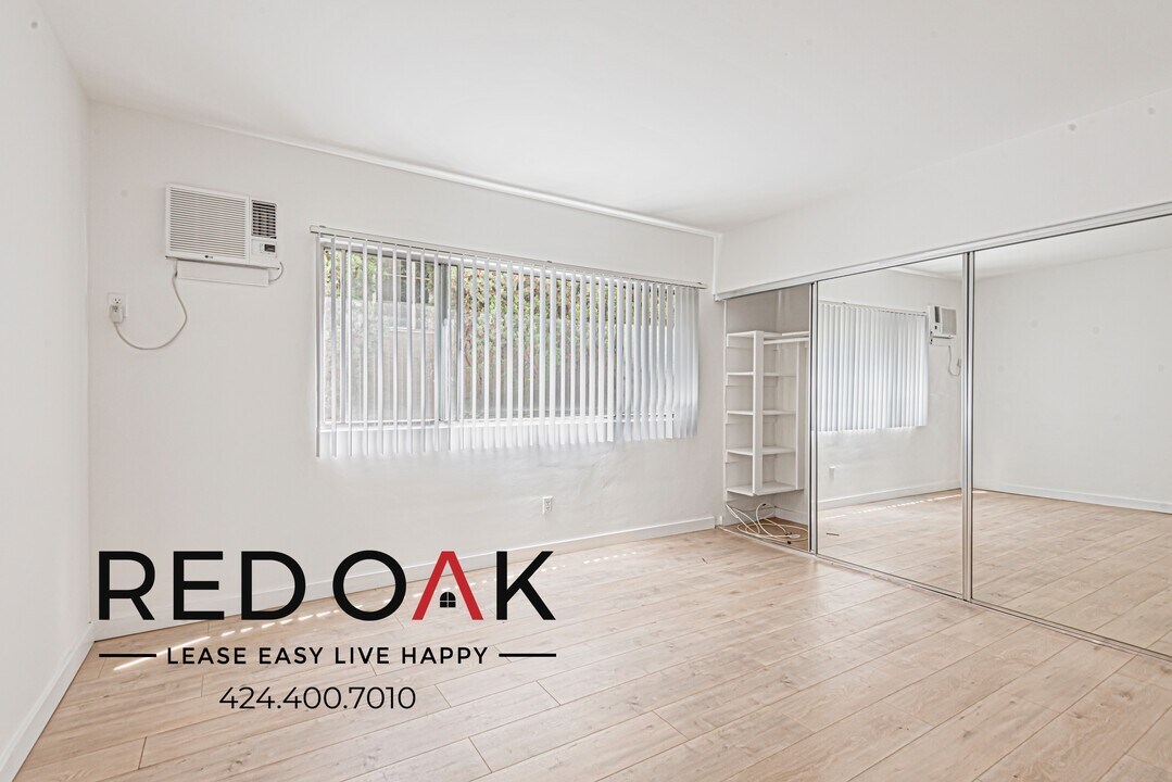 1327 Laurel Ave in West Hollywood, CA - Building Photo