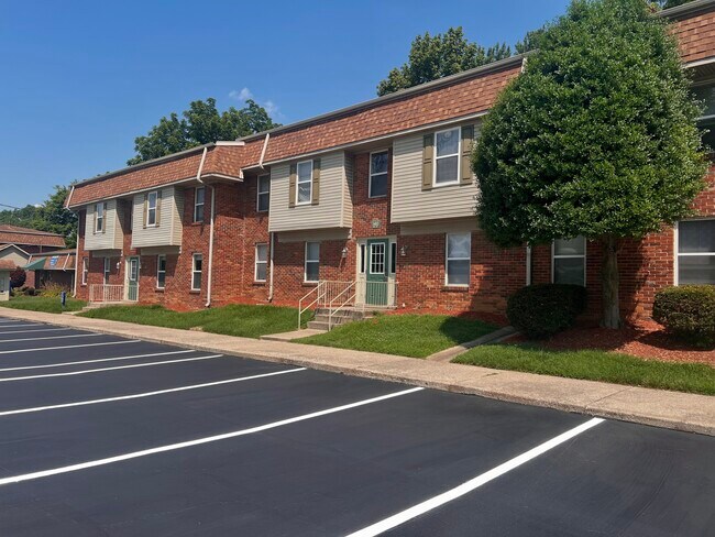 Jefferson Square Apartments in Louisville, KY - Building Photo - Building Photo