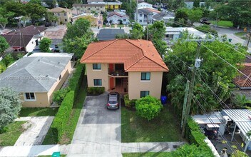 1053 SW 29th Ct in Miami, FL - Foto de edificio - Building Photo