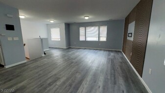 736 E 28th St in Paterson, NJ - Building Photo