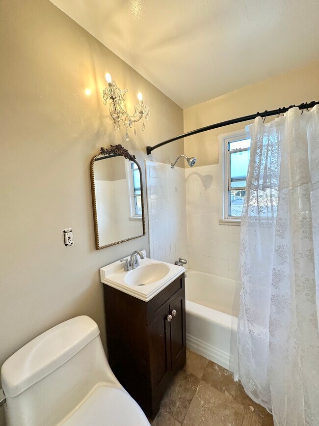 1869 E Ocean Ave in Ventura, CA - Building Photo - Building Photo