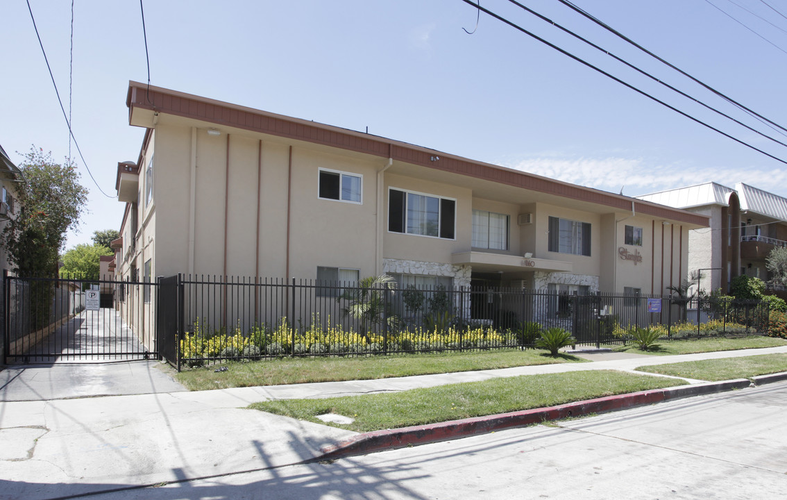 Starfire Apartments in Valley Village, CA - Building Photo