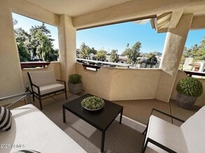 750 E Northern Ave in Phoenix, AZ - Foto de edificio - Building Photo