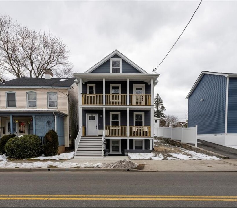 24 Snowden Ave in Ossining, NY - Foto de edificio