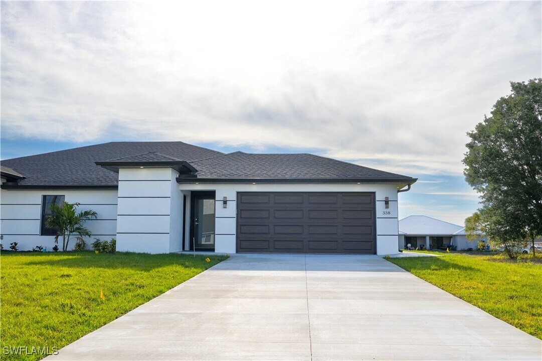 338 Harry Ave S in Lehigh Acres, FL - Building Photo