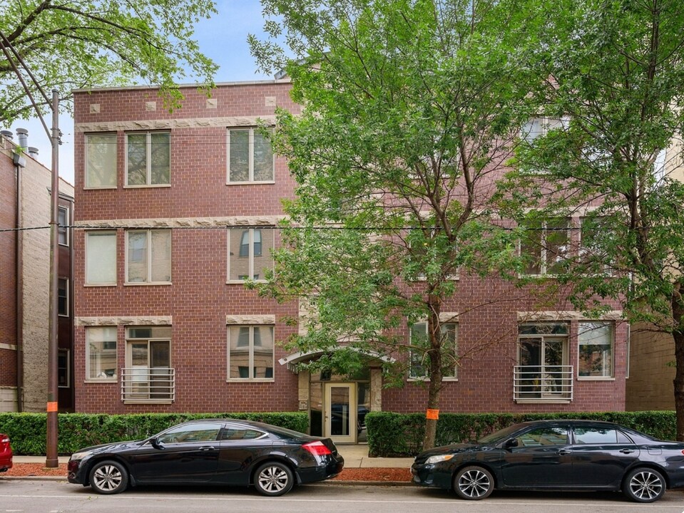 2442 N Southport Ave, Unit 2N in Chicago, IL - Building Photo
