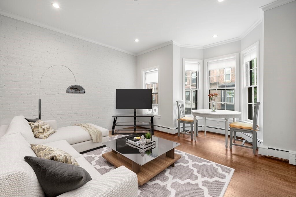 11 Dartmouth Pl in Boston, MA - Building Photo