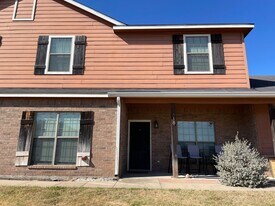 818 Chambers Creek Cir in Hewitt, TX - Building Photo