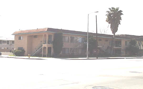 16208 Vanowen St in Van Nuys, CA - Building Photo - Building Photo