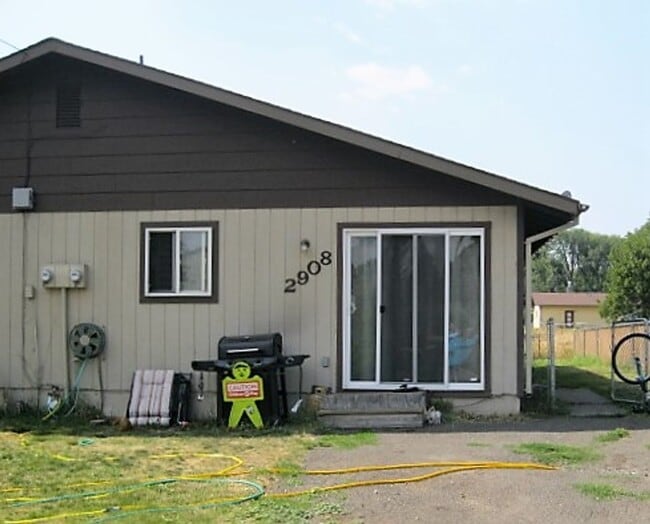 property at 2906-2908 N Depot St