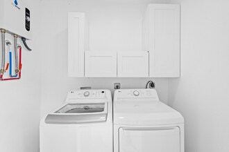 1824 Lake St in Oviedo, FL - Foto de edificio - Building Photo