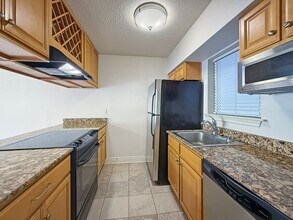 3805 Houma Blvd in Metairie, LA - Building Photo - Building Photo