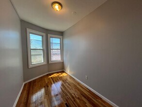 50 Gates Ave, Unit 2 in Jersey City, NJ - Foto de edificio - Building Photo