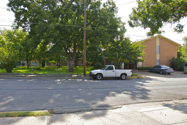 Town House Apartments in Weatherford, TX - Foto de edificio - Building Photo