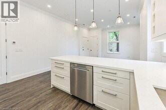 139 MacNab St S in Hamilton, ON - Building Photo - Building Photo