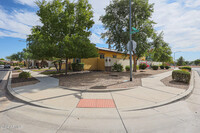 7553 W Trails Dr in Glendale, AZ - Foto de edificio - Building Photo