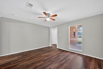 811 Lochmoor Ln in Friendswood, TX - Building Photo - Building Photo