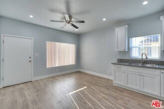 4284 S Hobart Blvd in Los Angeles, CA - Building Photo - Building Photo