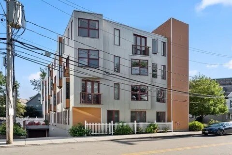 24 Bay State Rd, Unit #11 in Cambridge, MA - Building Photo